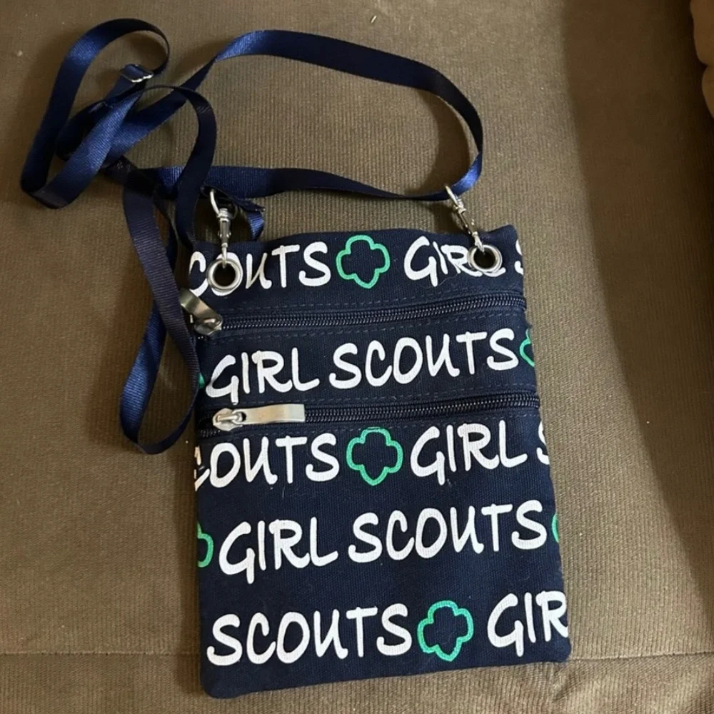 Girl Scout Navy Crossbody Bag - Picture 2 of 3